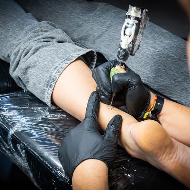 Tatuajes de distintos estilos en el estudio Icetattoo de Pontevedra